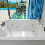 Uezuemlue 2 Bedroom Secluded With Private Pool Hot Tub *