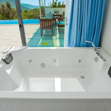 Uezuemlue 2 Bedroom Secluded With Private Pool Hot Tub *