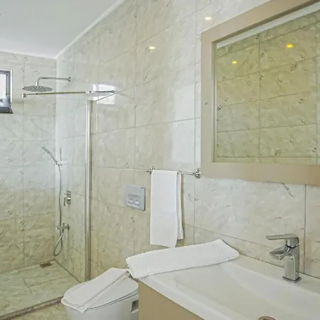 Uezuemlue 2 Bedroom Secluded With Private Pool Hot Tub Villa *