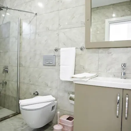 Uezuemlue 2 Bedroom Secluded With Private Pool Hot Tub
