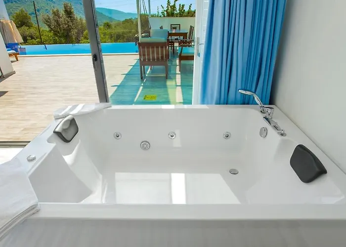Uezuemlue 2 Bedroom Secluded With Private Pool Hot Tub *
