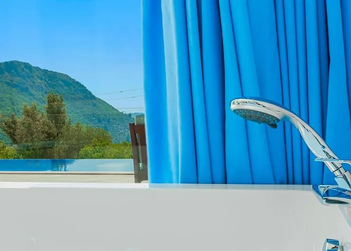 Uezuemlue 2 Bedroom Secluded With Private Pool Hot Tub Villa *