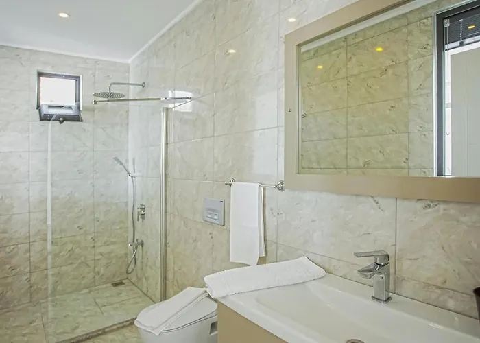 Uezuemlue 2 Bedroom Secluded With Private Pool Hot Tub Villa *