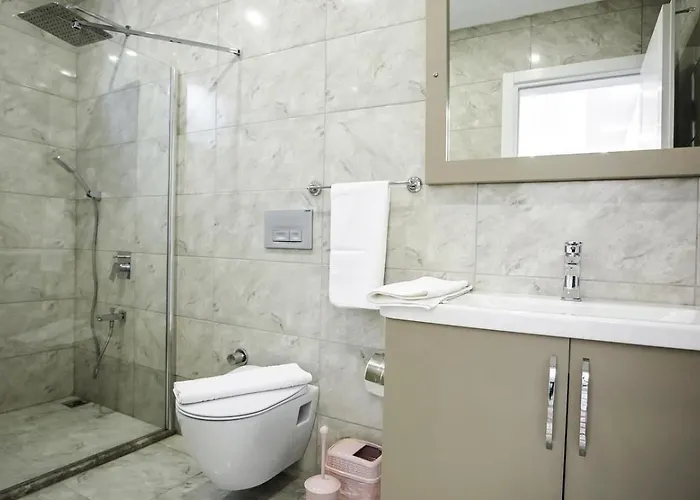 Uezuemlue 2 Bedroom Secluded With Private Pool Hot Tub
