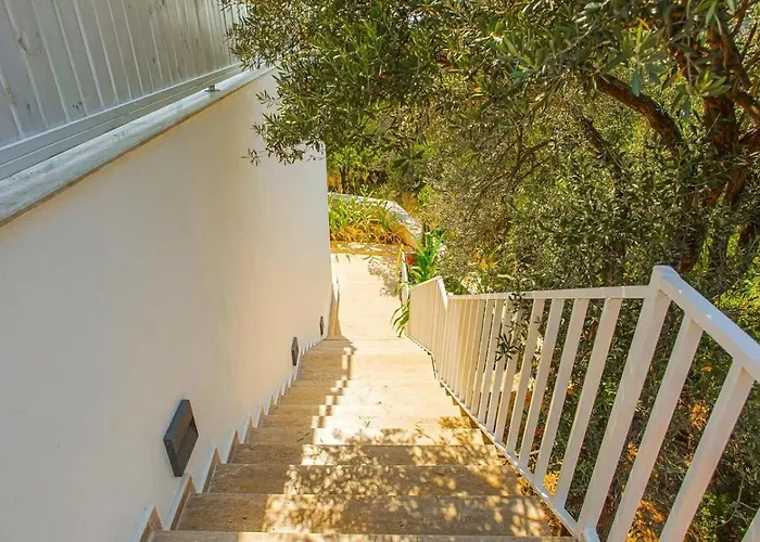 Uezuemlue 2 Bedroom Secluded With Private Pool Hot Tub