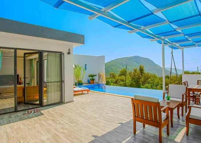 Villa Uezuemlue 2 Bedroom Secluded With Private Pool Hot Tub *
